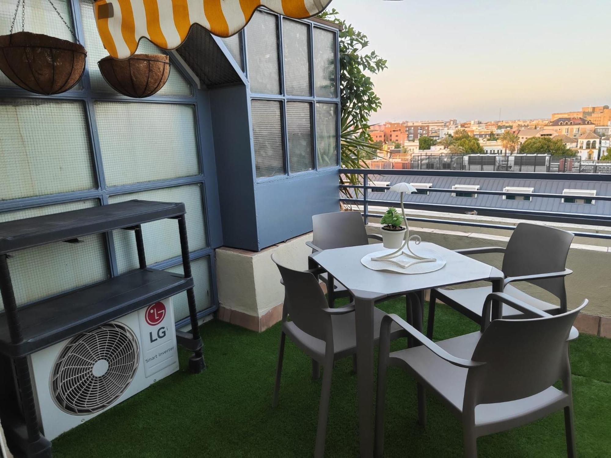 Agradable Duplex Terraza Virgen Del Rocio Apartment Seville Exterior photo
